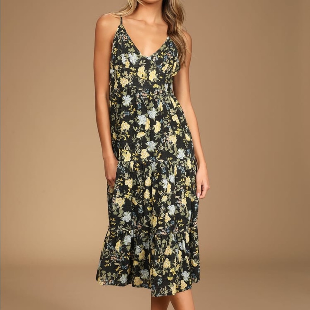 NWT Lulu’s Bliss Abound Black Floral Print Tiered Midi Dress